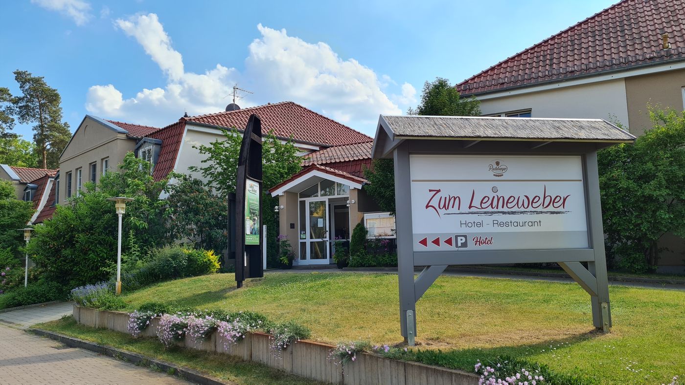 Hotel zum Leineweber: Eingang mit Hotelschild